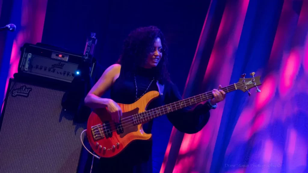 female bassist rhonda smith
